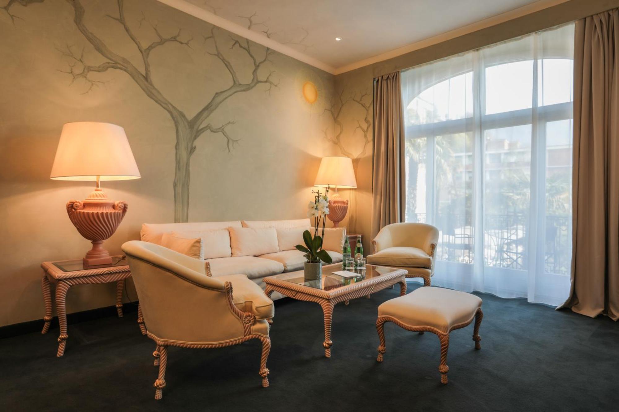 Grand Hotel Villa Castagnola Lugano Ngoại thất bức ảnh A suite at the Hotel de la Paix